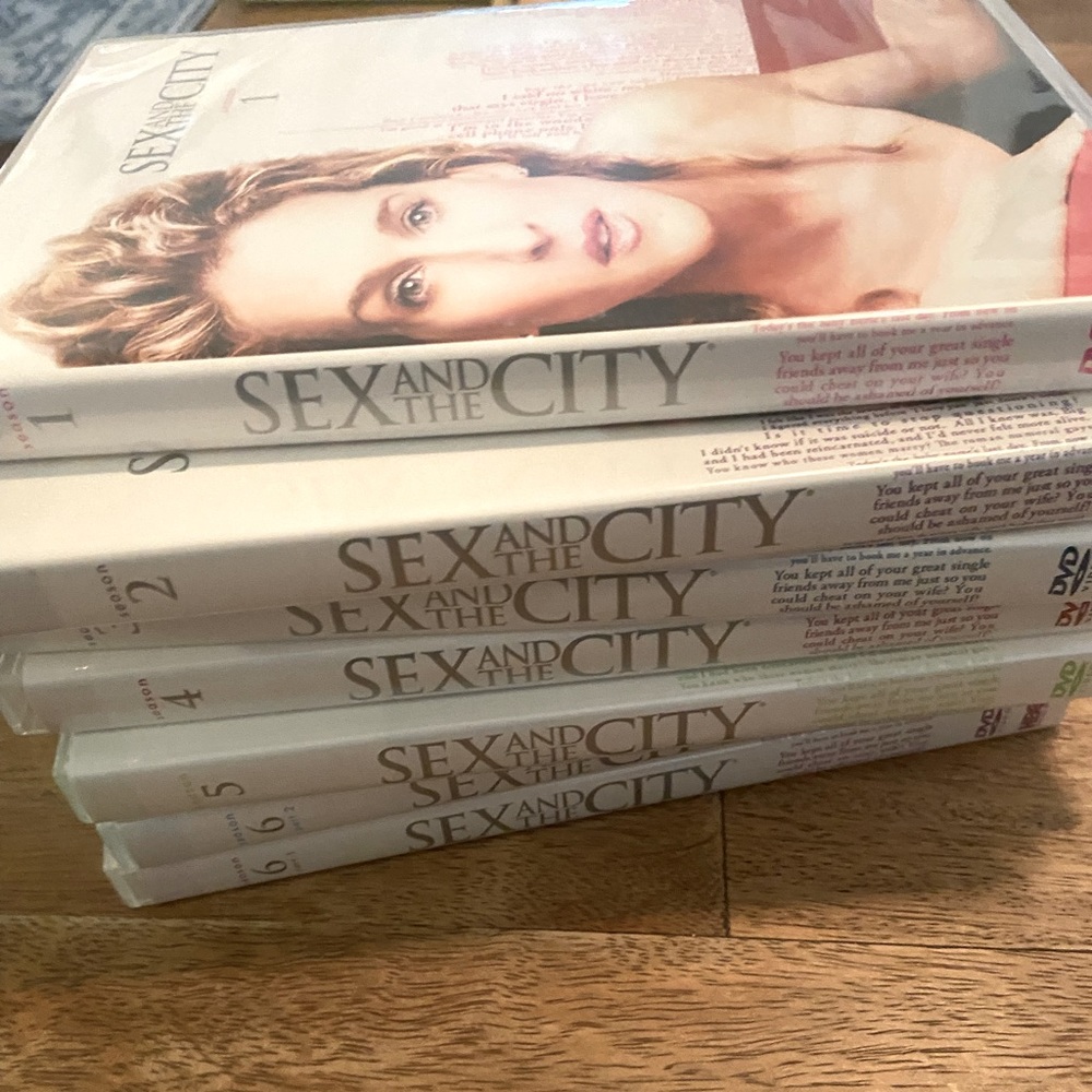Full run, 6 seasons, of Sex & the City DVDs